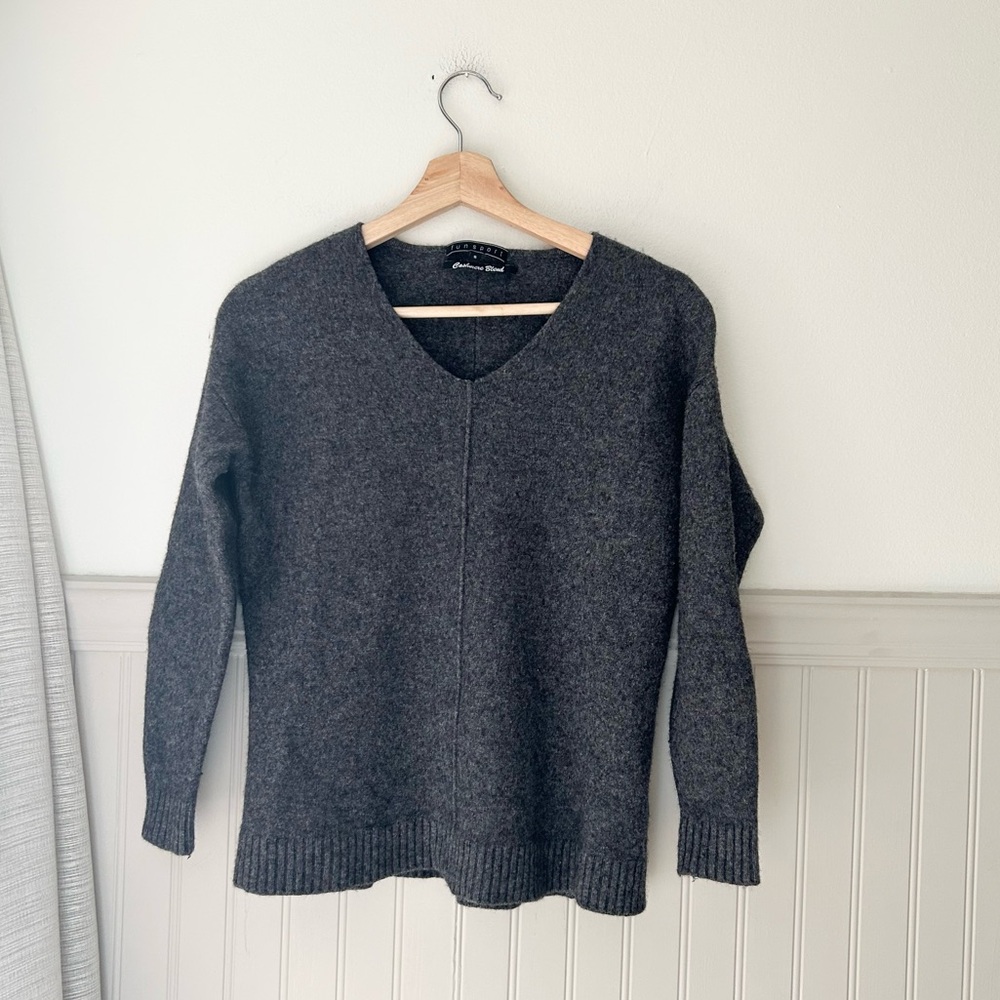 Funsport Small Cashmere Merino Wool Blend Elegant Dark Gray V-Neck Sweater